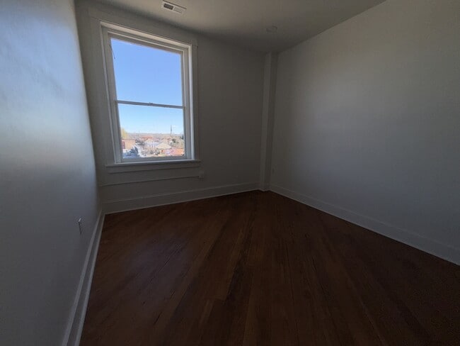 Building Photo - 901 Fifth Street - 301