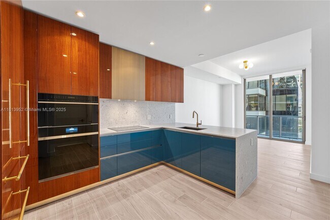 Building Photo - 2678 Tigertail Ave
