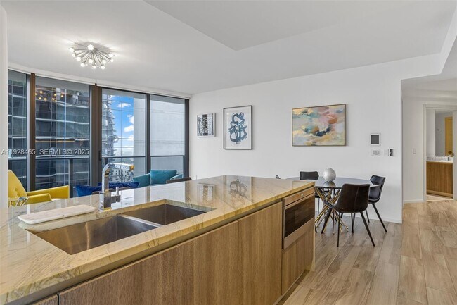 Building Photo - 801 S Miami Ave