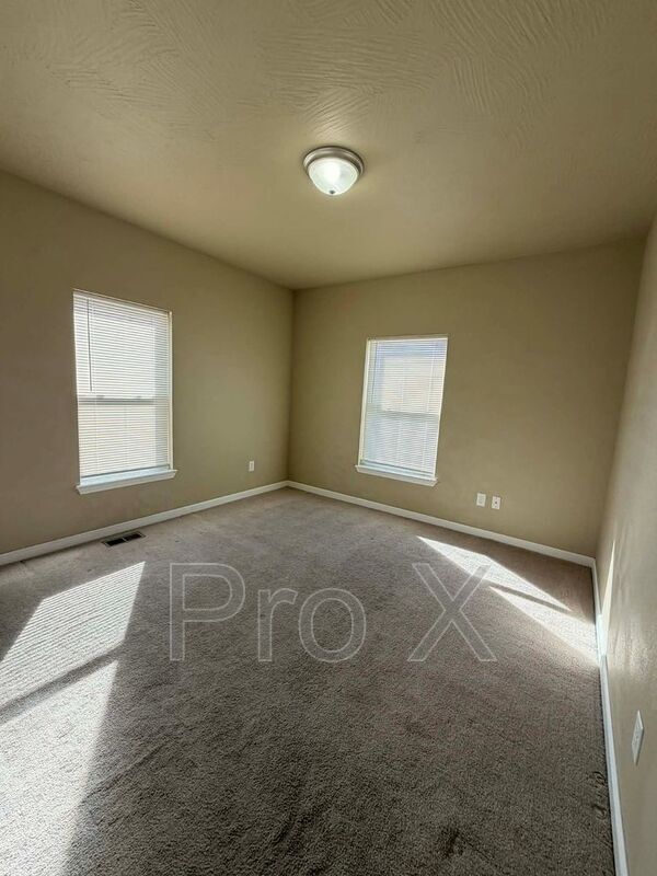 Building Photo - 2226 S Moffet Ave