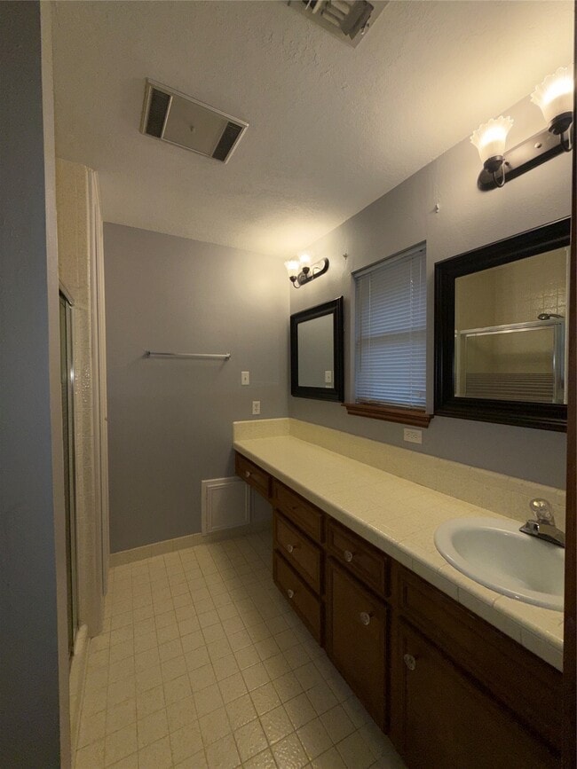 Building Photo - 16 Golf Vw Mnr