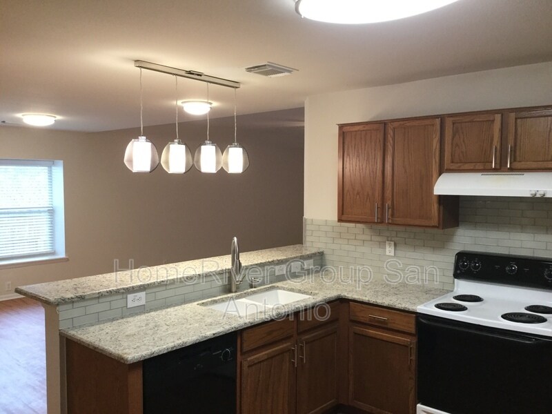 Building Photo - 802 Amber Knoll