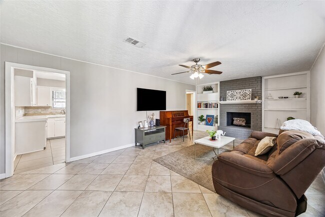 Building Photo - 5811 Spruce Forest Dr