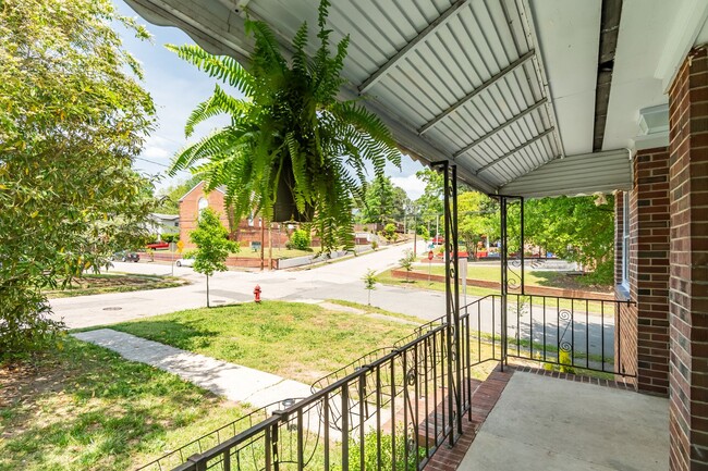 Primary Photo - Spacious Home Near Downtown Durham