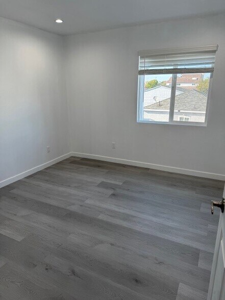 Building Photo - 14113 Shoup Ave