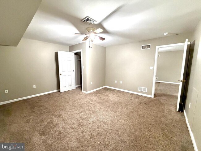 Building Photo - 531 W Penn Ave