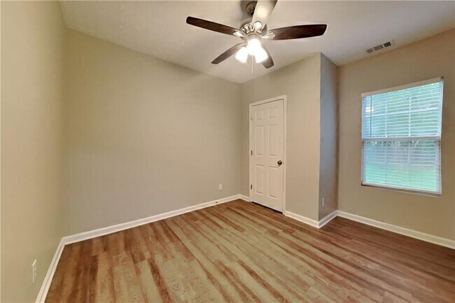 Building Photo - 820 Tradd Ct
