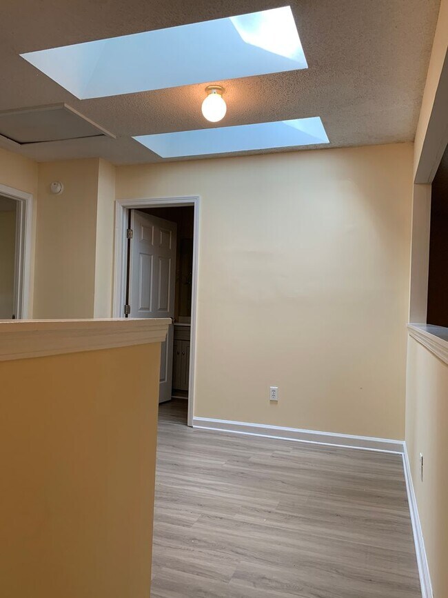 Building Photo - 135 Charter Dr