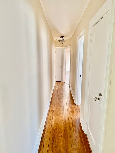 Building Photo - 66 Grant Ave