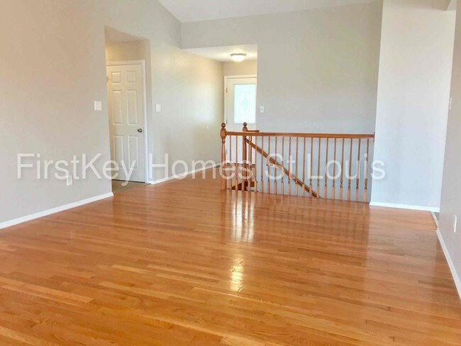 Building Photo - 14 Rivermeadows Dr