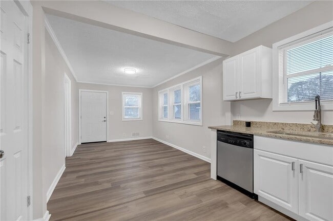 Building Photo - 1683 Candler Rd