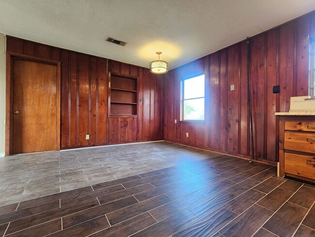 Building Photo - 13001 Knollcrest St