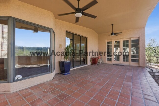 Building Photo - Three Bedroom/Two Bath Home