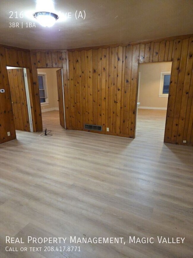 Building Photo - 216 E Ave A