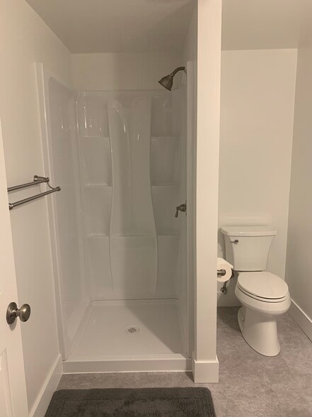 Shared Bathroom - 2613 Marine Ave SW