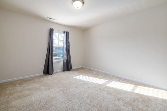 Building Photo - Move-In Ready Highland Creek Beauty! 4BR + Office + Den + Loft | Private Pond View & Top Communit...