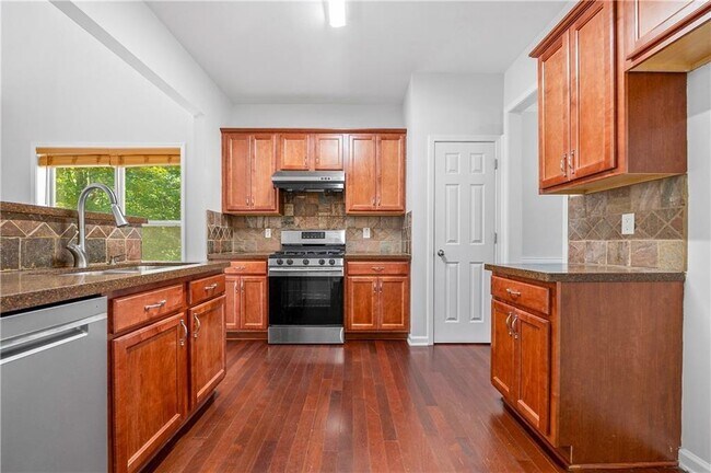 Building Photo - 2113 Worrall Hill Dr