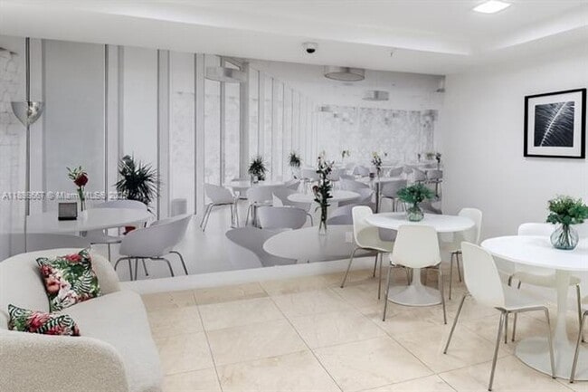 Building Photo - 15901 Collins Ave