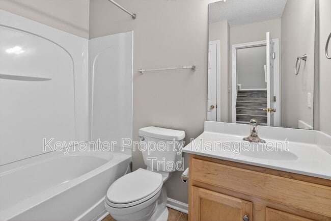 Building Photo - 94 Tannenbaum Cir