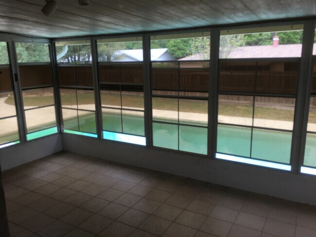 Building Photo - SLEEPY HOLLOW 3/2/2 Pool Home