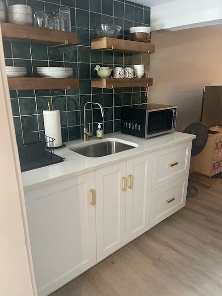 Kitchen - 224 Columbus Dr