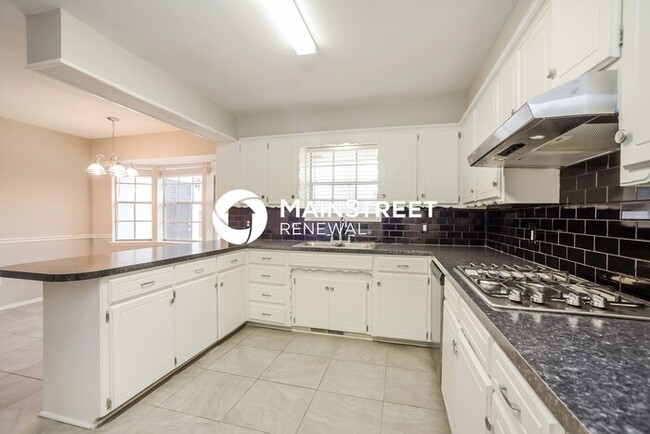 Building Photo - 3 Bedroom Pet-Friendly Home in OKLAHOMA CITY, OK with Main Street Renewal