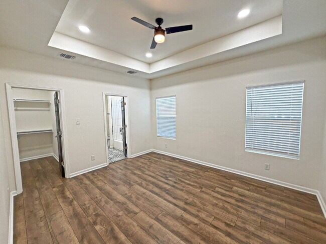Building Photo - 338 SW 42nd St