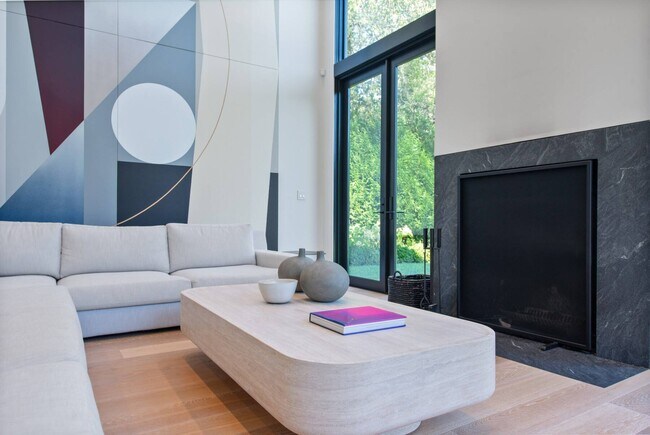 Building Photo - 60 Gansett Ln