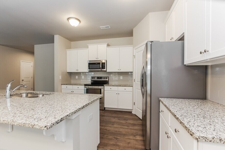 Building Photo - 204 Neal Dr
