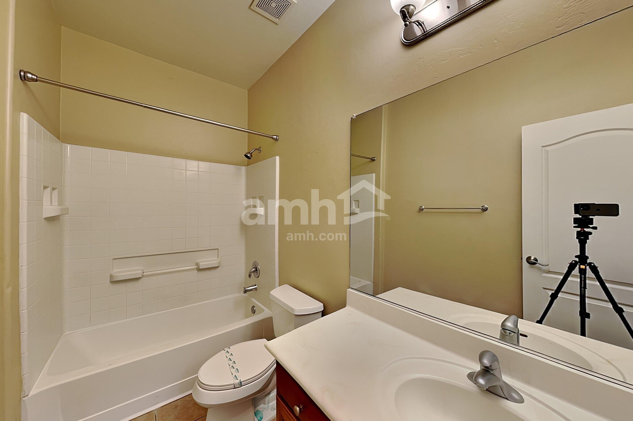 Building Photo - 5561 S Lemon Tree Dr