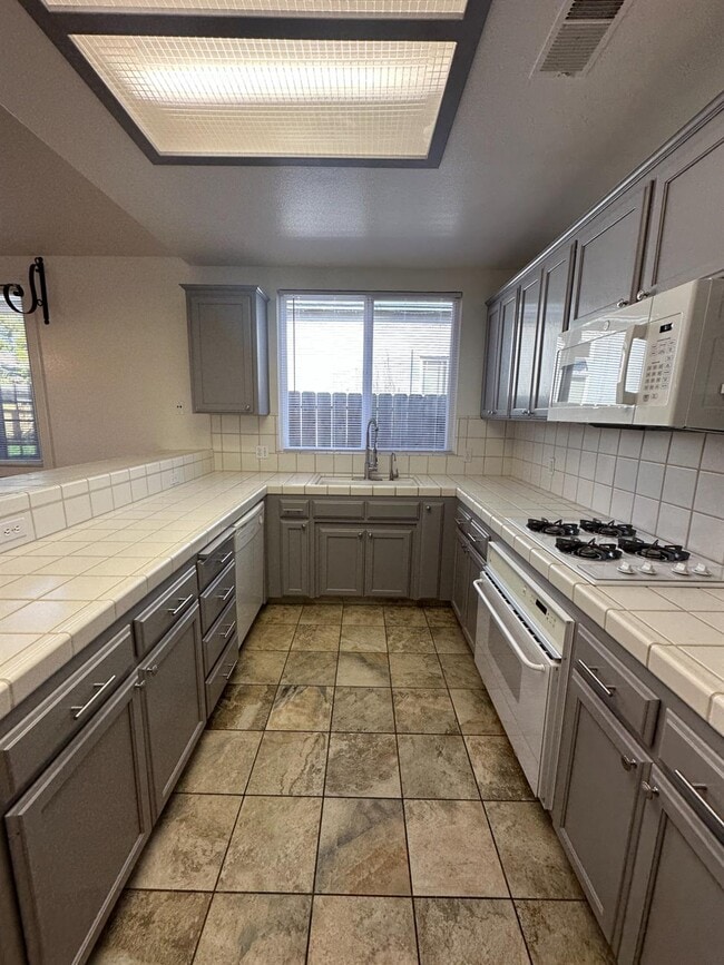 Building Photo - 7351 N Bain Ave