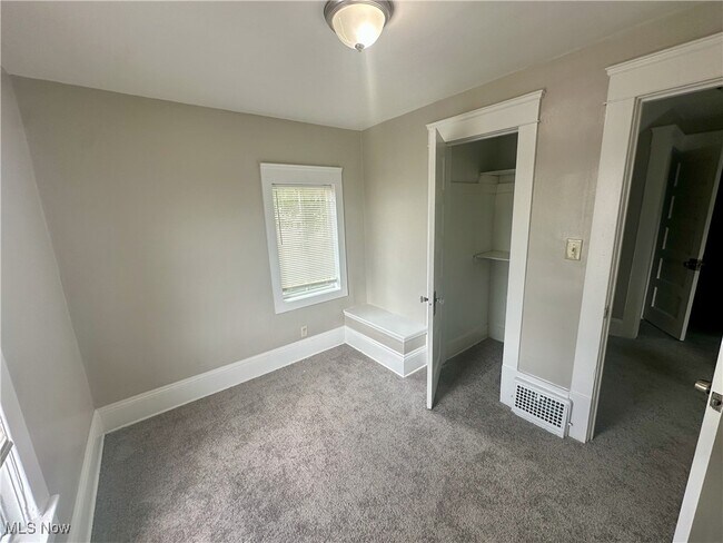 Building Photo - 555 Lumiere St