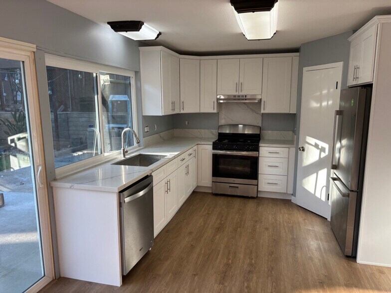 Building Photo - 28205 Oaklar Dr