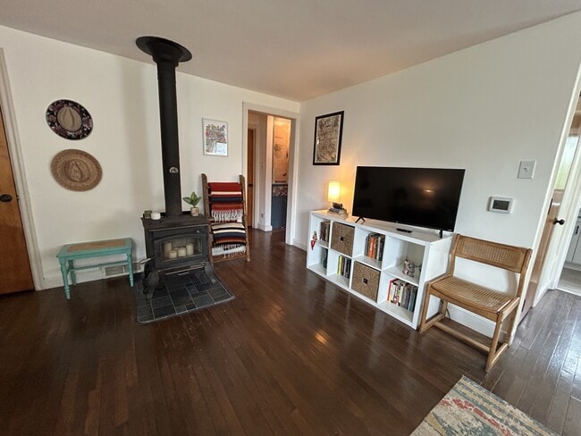 Building Photo - 138 Aikens Pl