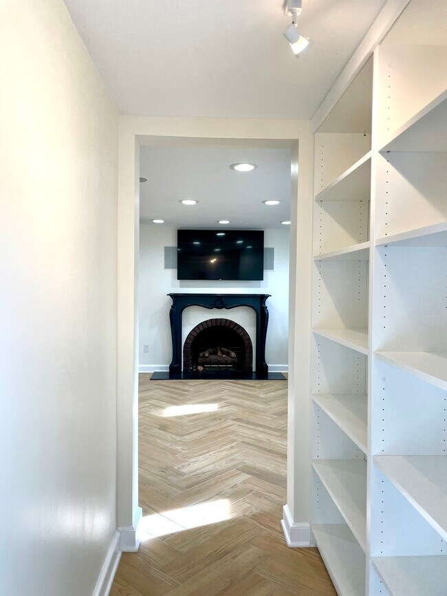 living - 1555 E Browning Ave