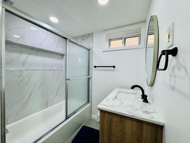 Building Photo - 104 North St