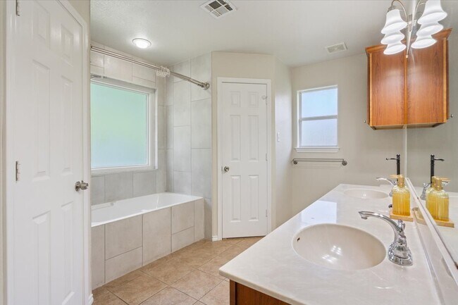 Building Photo - 4524 Canyon Ridge Dr