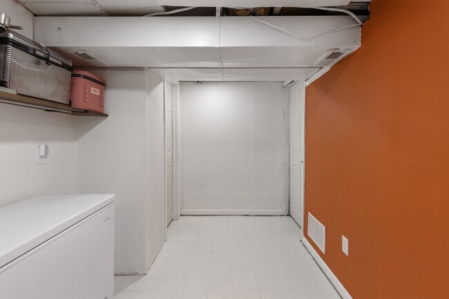 Building Photo - 3009 Poppleton Ave