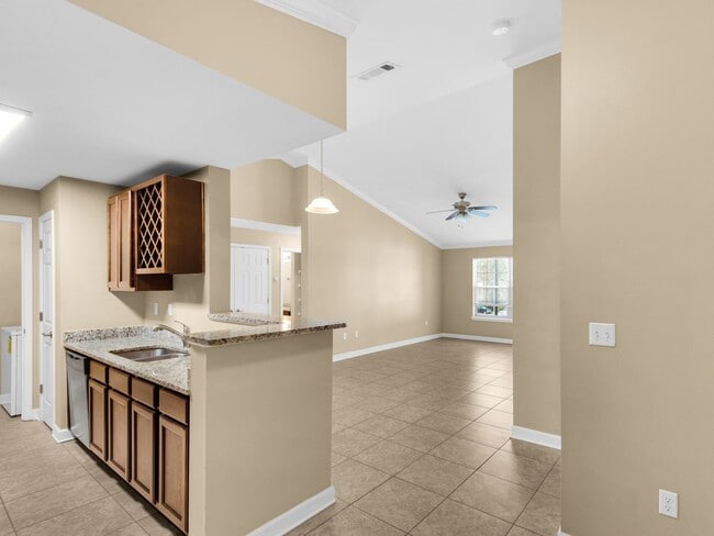 Building Photo - Beautiful Three Bedroom Apartment in Fort Walton Beach!