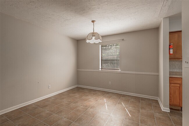 Building Photo - 1329 Windsor St