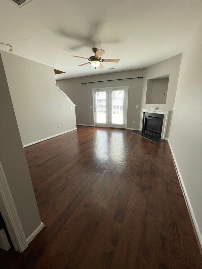 Building Photo - 102 Nobska Light Ct