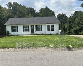 Building Photo - 940 Granny White Rd