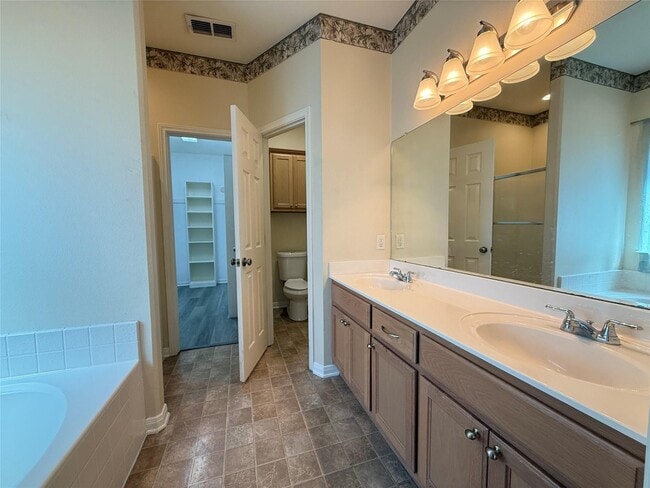 Building Photo - 211 Riata