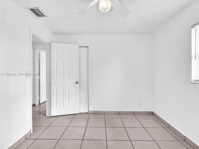 Building Photo - 1624 S 23rd Ave