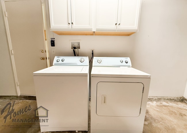 Building Photo - Homes Management - 3 Bed, 2 Bath House in Escondido