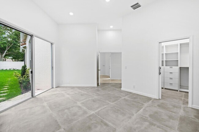 Building Photo - 2480 NW 66th Dr