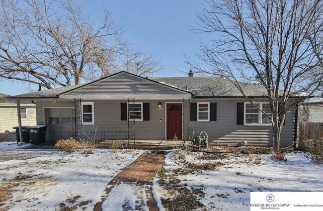 Building Photo - 3 bedroom in Omaha NE 68114