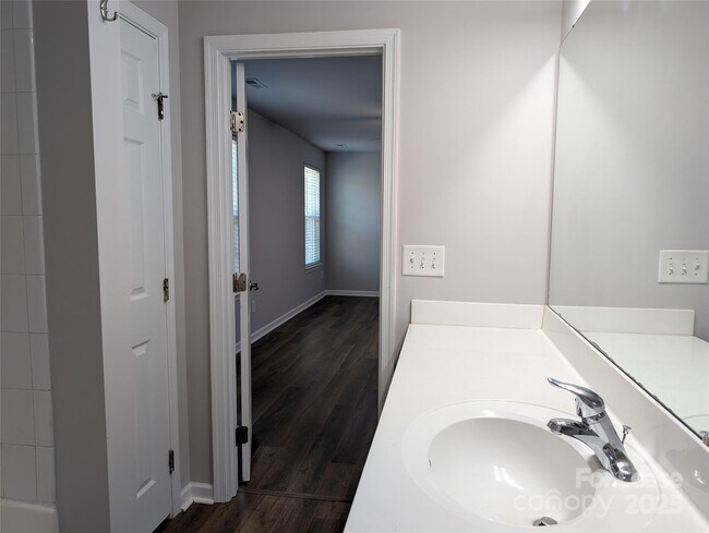 Building Photo - 4432 Roundwood Ct