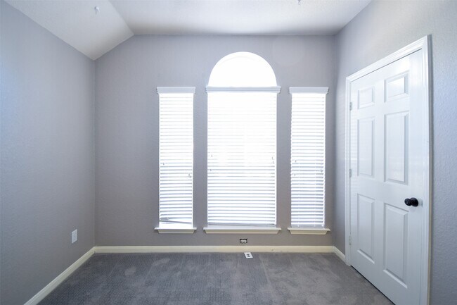 Building Photo - 31 Rolling Ridge Ct