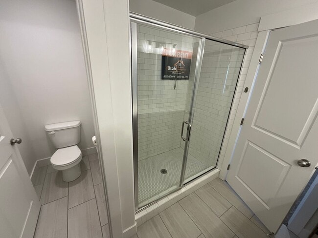 Building Photo - 3 bedroom 2.5 Bath Townhouse